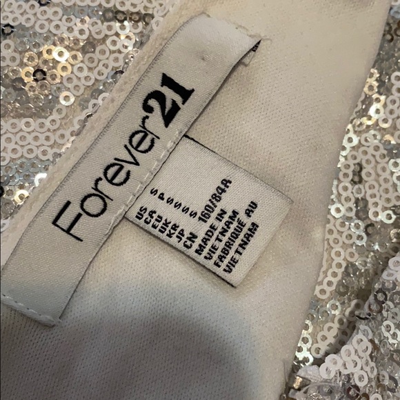 F 21. Beautiful White and Silver Sequined Dress. - Picture 4 of 4